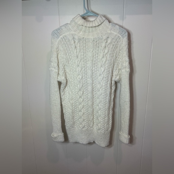 Jennifer Lopez Cream Cable Knit Turtleneck Sweater - Picture 1 of 10